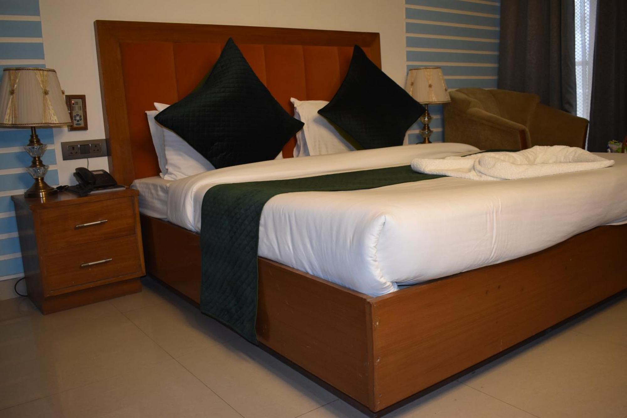 Rāni Pokhri Hotel Padmini Palace מראה חיצוני תמונה