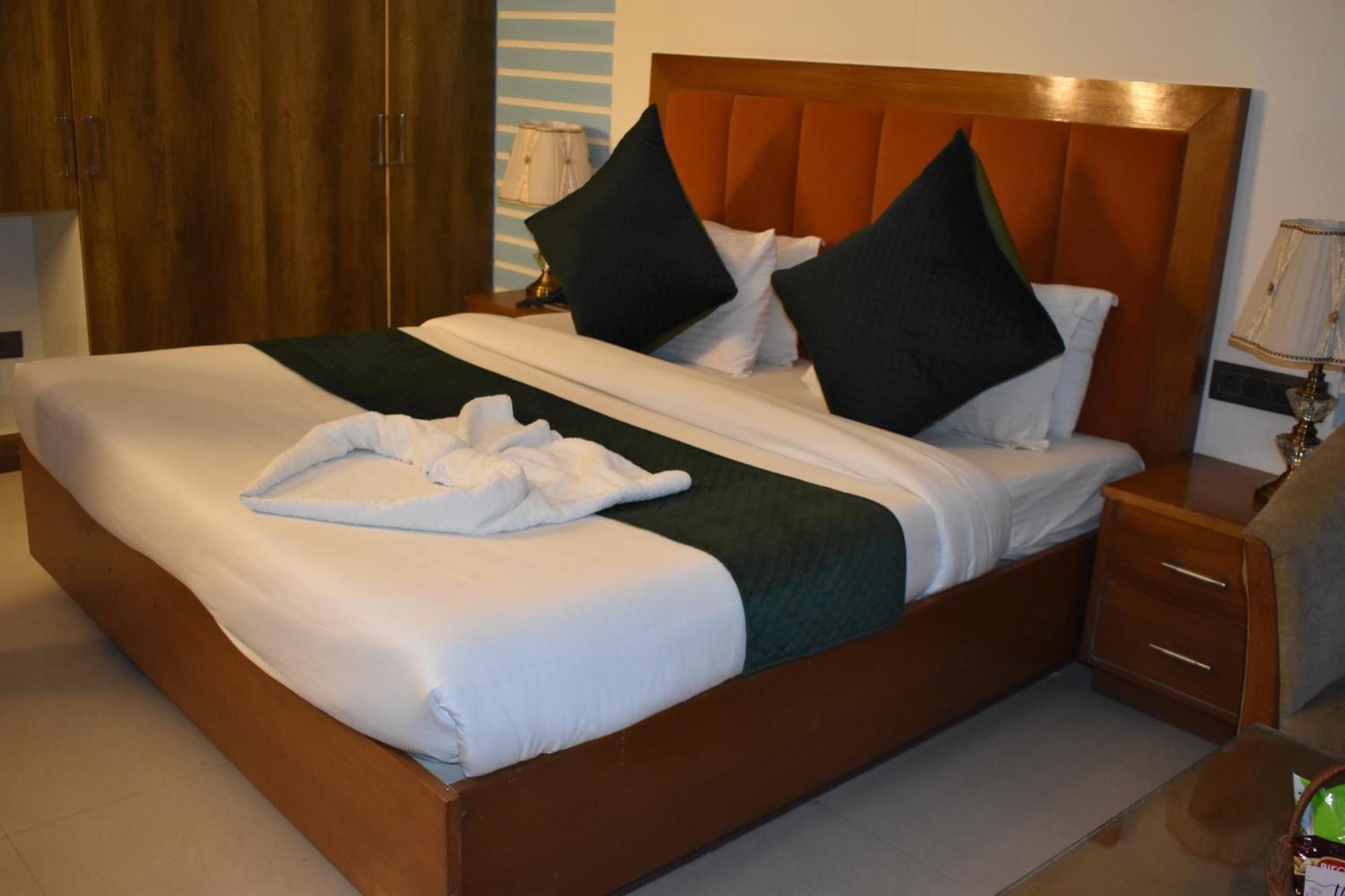 Rāni Pokhri Hotel Padmini Palace מראה חיצוני תמונה