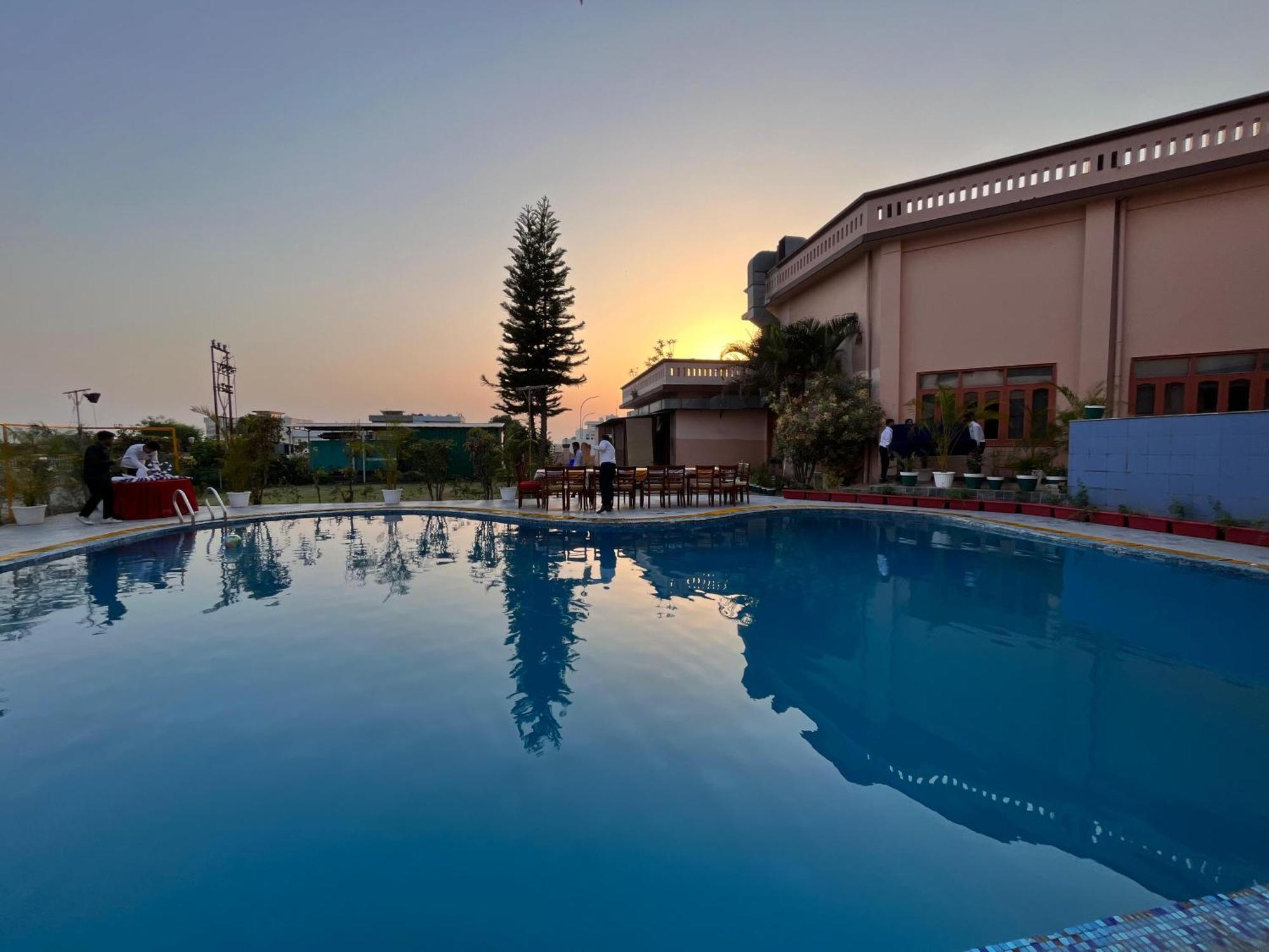Rāni Pokhri Hotel Padmini Palace מראה חיצוני תמונה